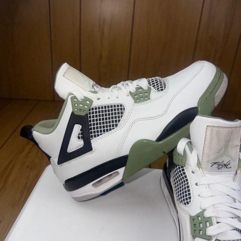 Air Jordan 4 Retro Seafoam Oil Green White Black AQ9129-103 Mens Size 8